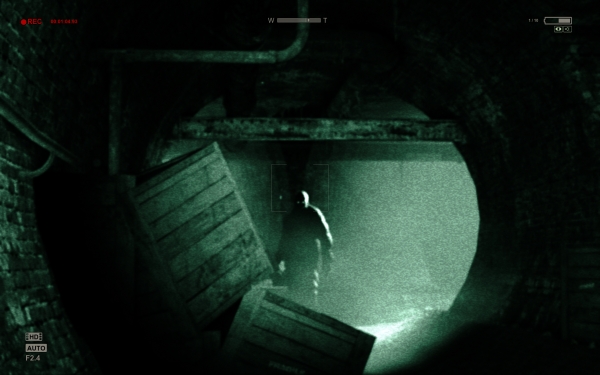 Outlast как бегать на ps4